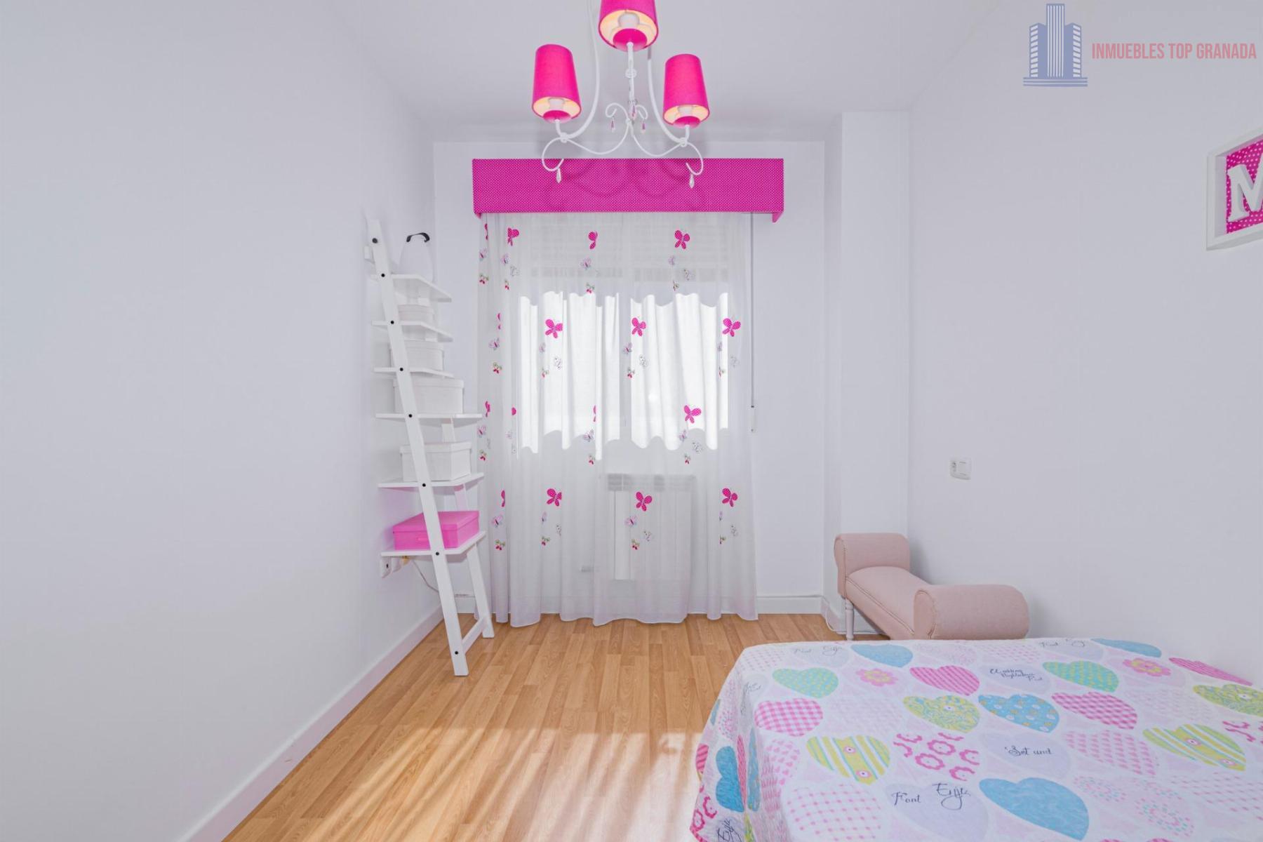 For sale of flat in Granada
