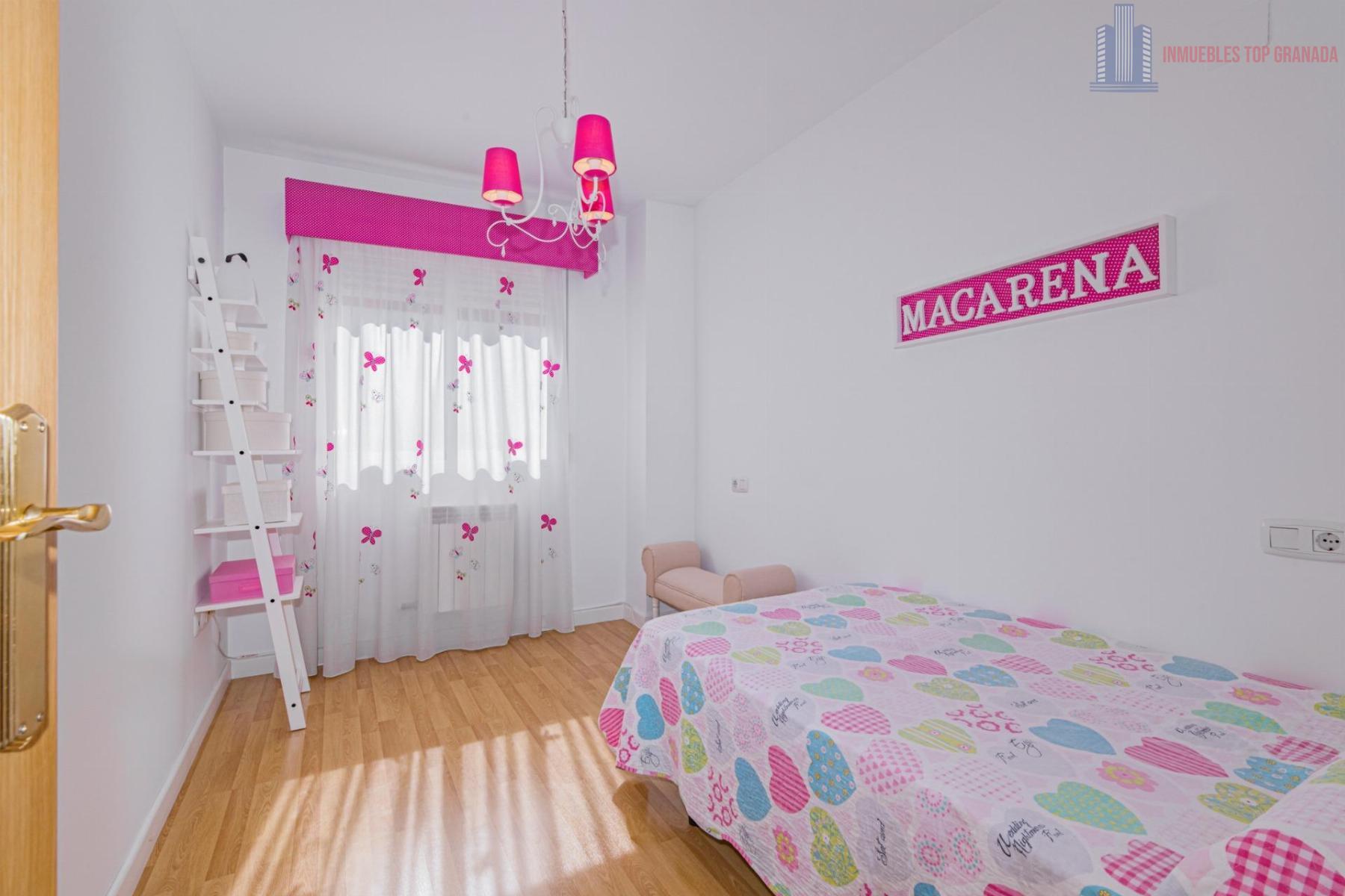 For sale of flat in Granada