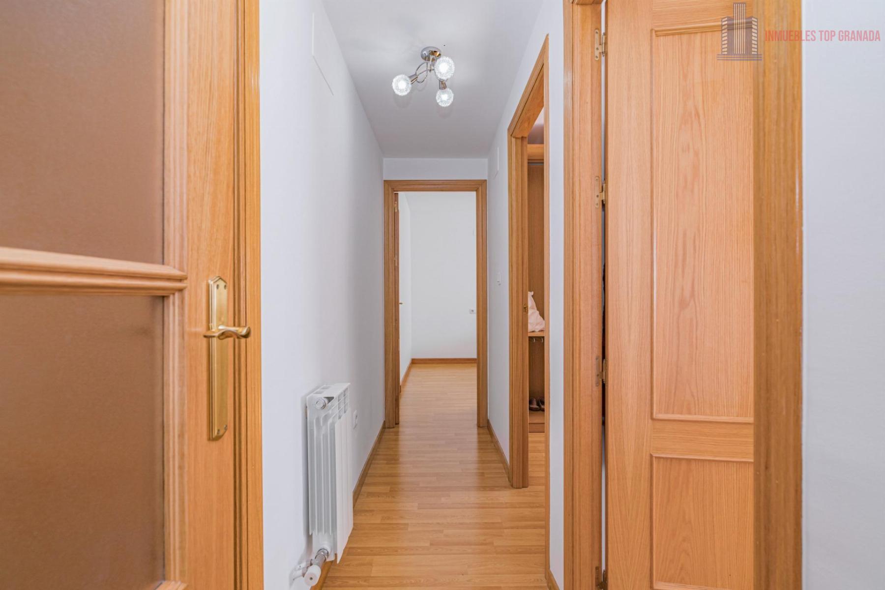For sale of flat in Granada
