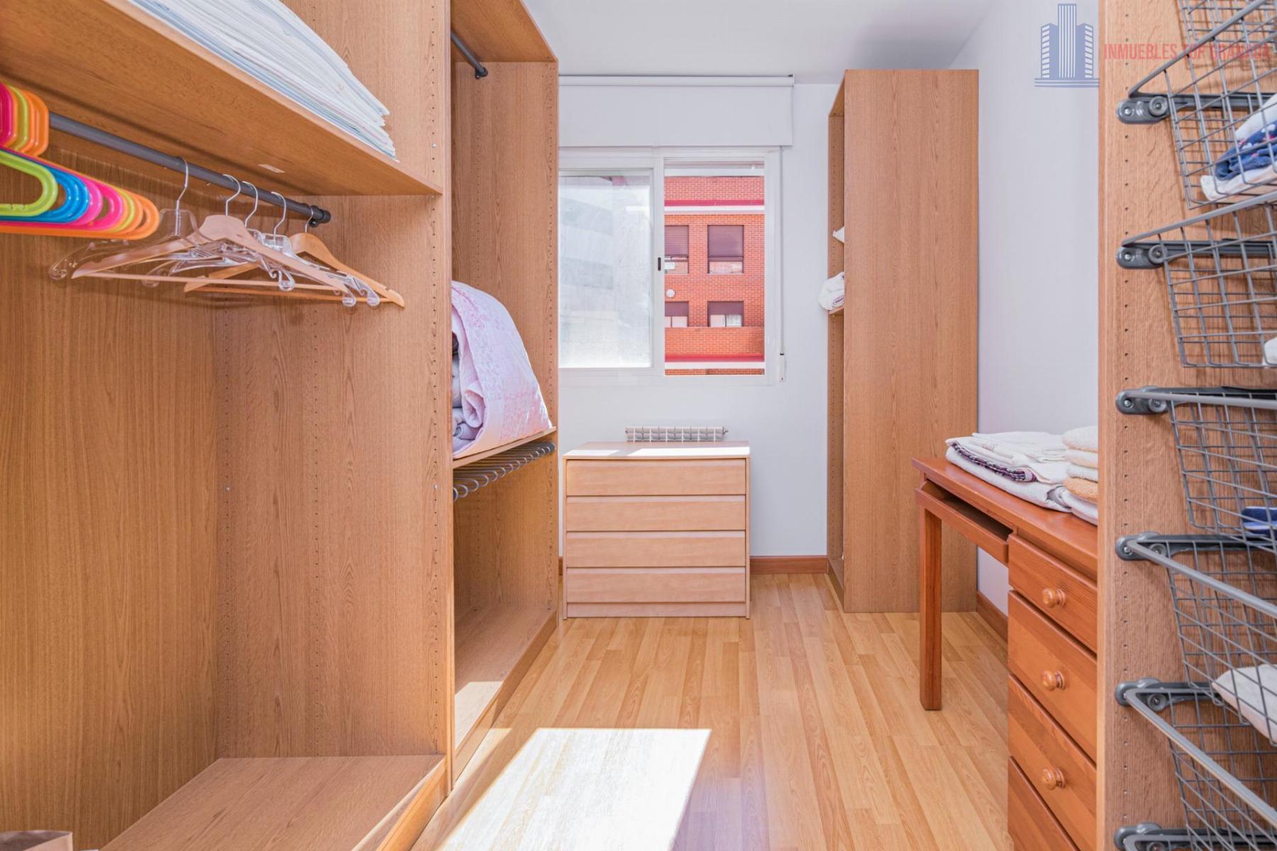 For sale of flat in Granada