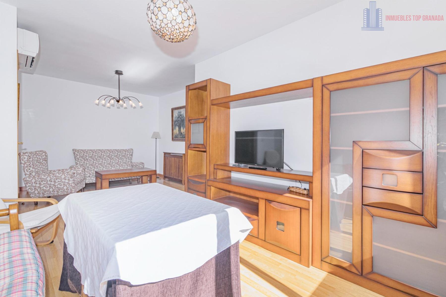 For sale of flat in Granada