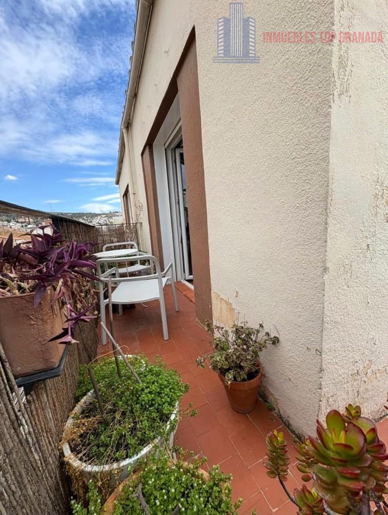 For sale of penthouse in Granada