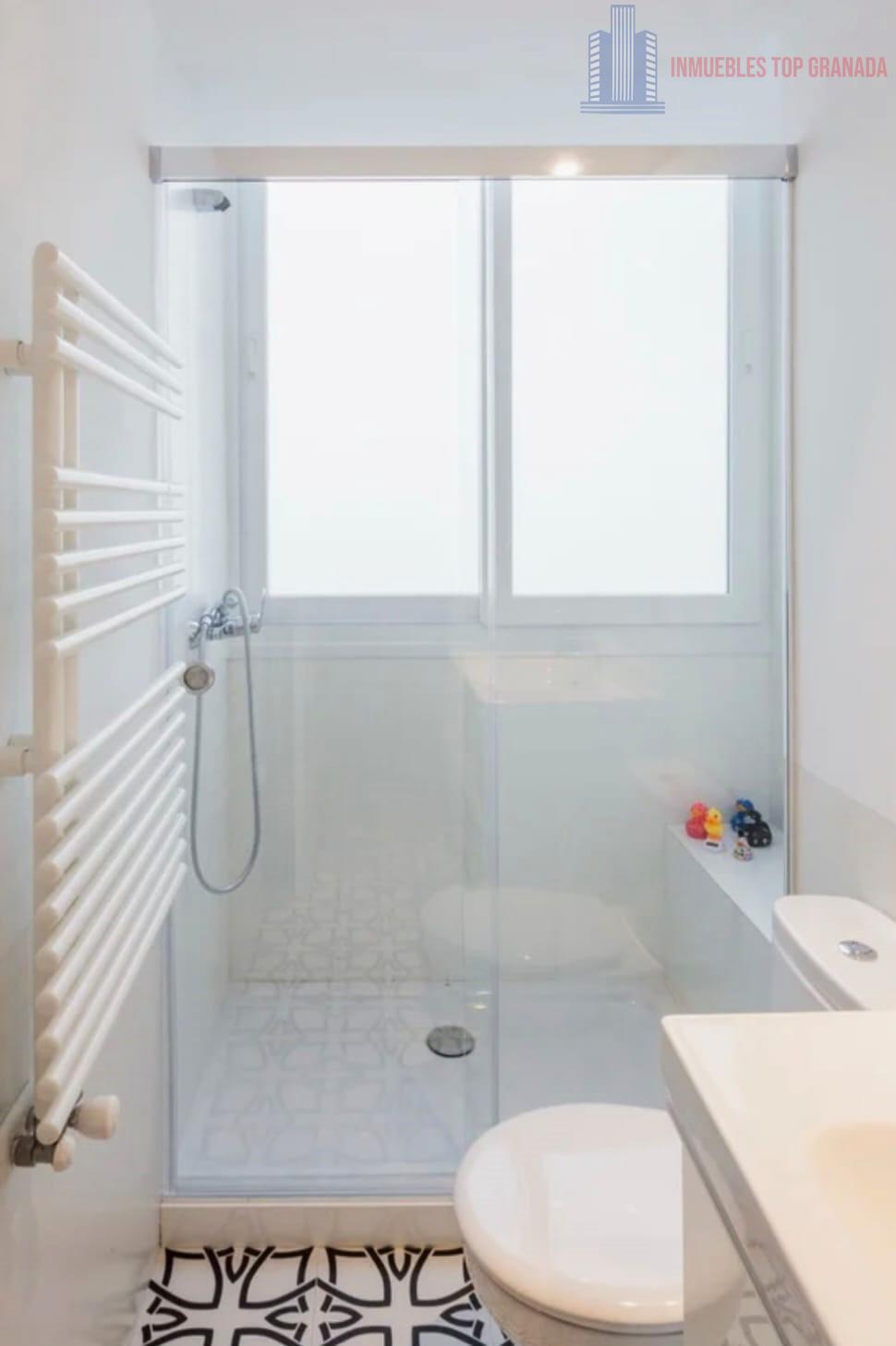 For sale of penthouse in Granada