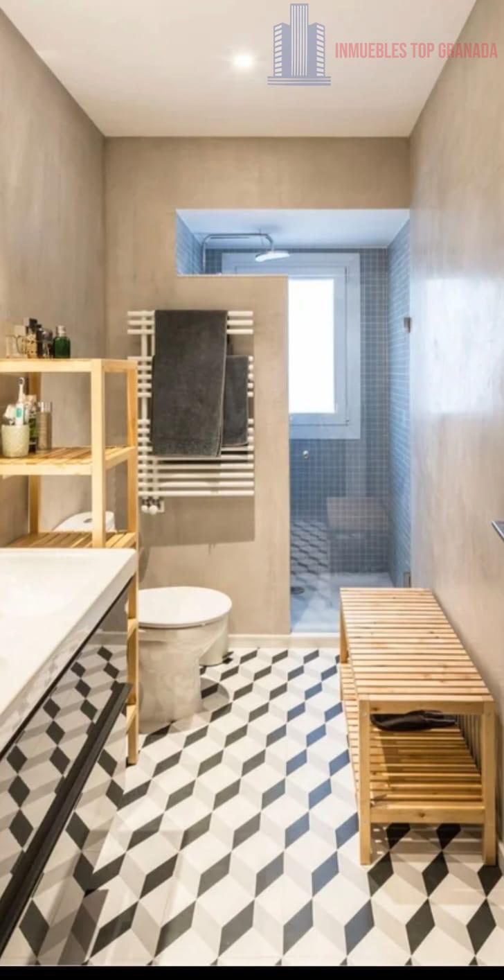 For sale of penthouse in Granada