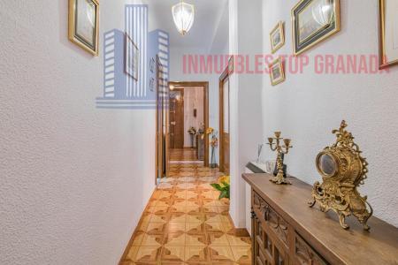 For sale of flat in Granada