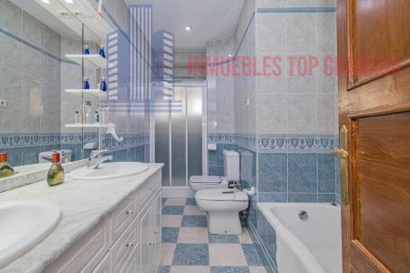 For sale of flat in Granada