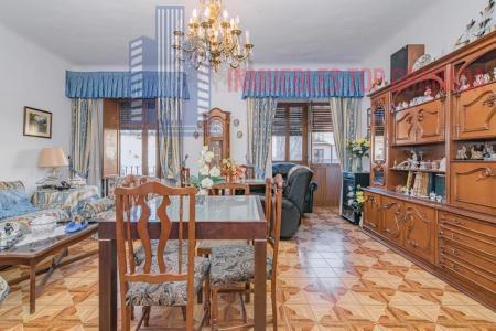 For sale of flat in Granada