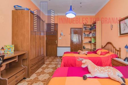 For sale of flat in Granada