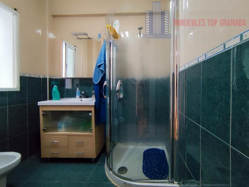 For sale of flat in Granada