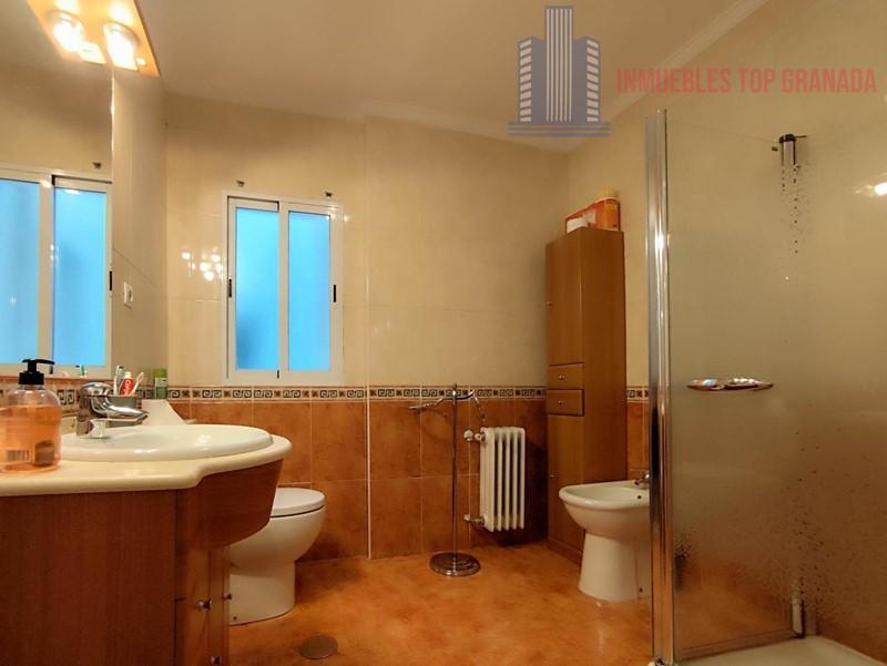 For sale of flat in Granada