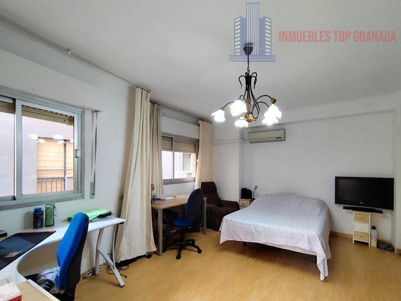 For sale of flat in Granada