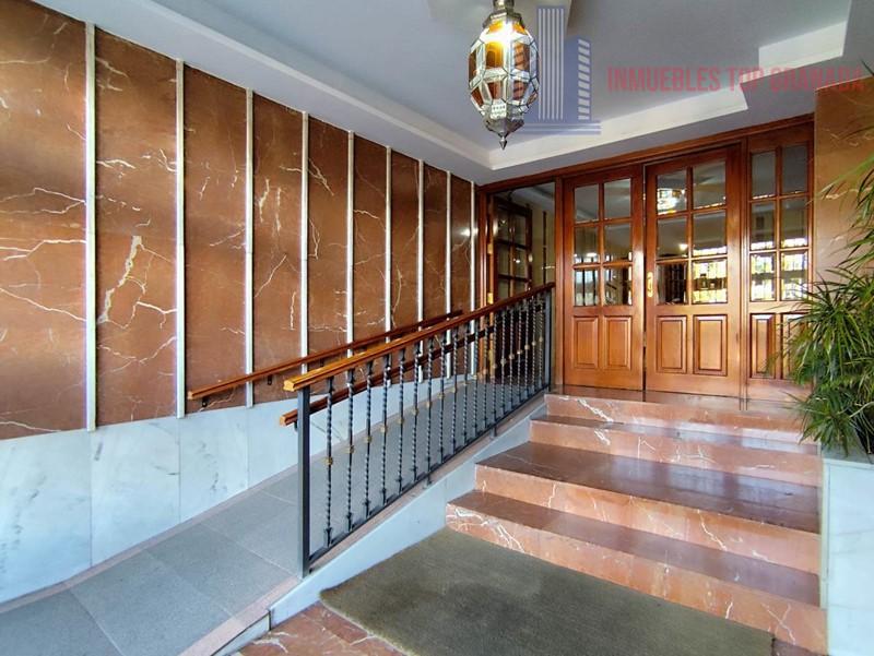 For sale of flat in Granada