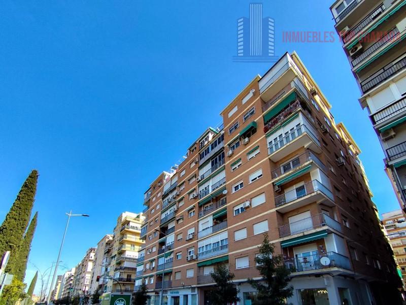 For sale of flat in Granada