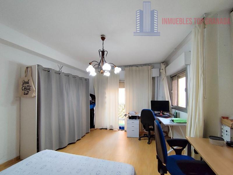 For sale of flat in Granada