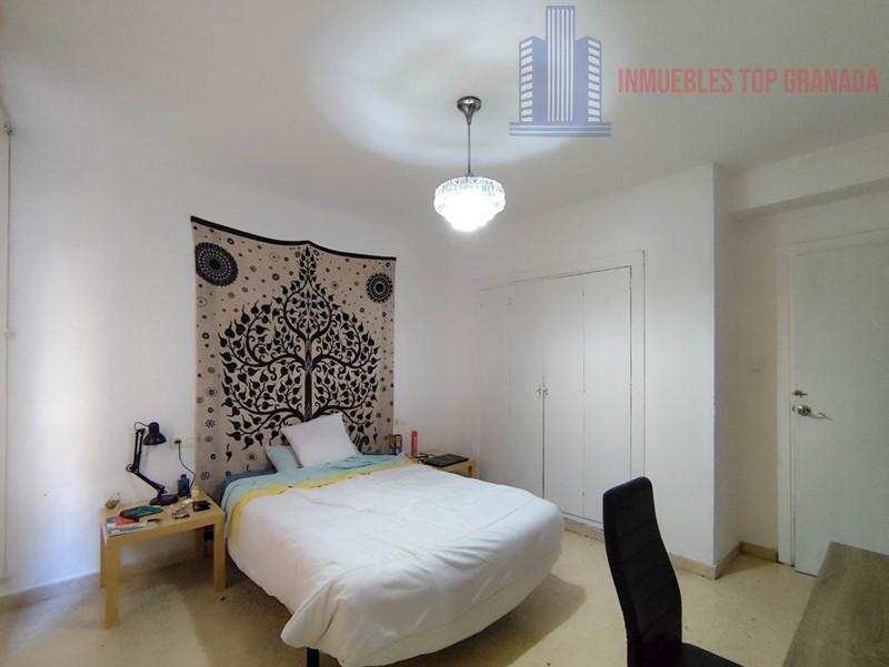 For sale of flat in Granada