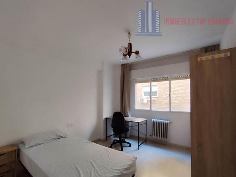 For sale of flat in Granada