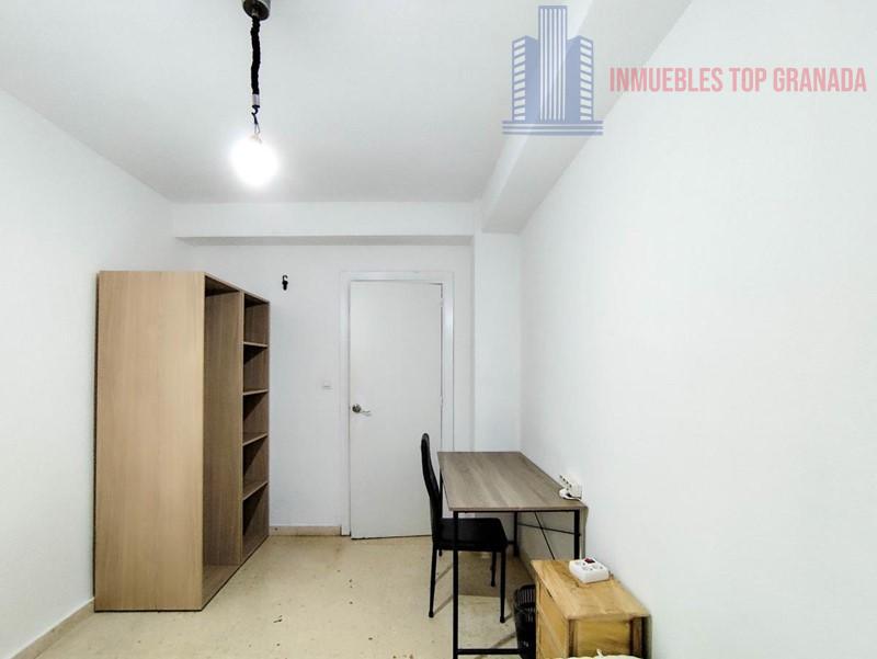 For sale of flat in Granada