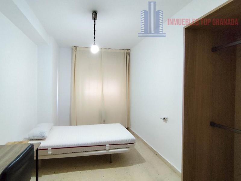 For sale of flat in Granada