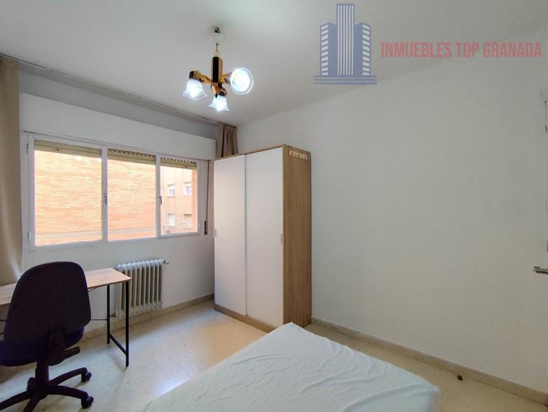 For sale of flat in Granada