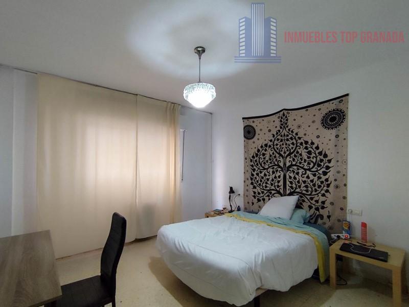 For sale of flat in Granada