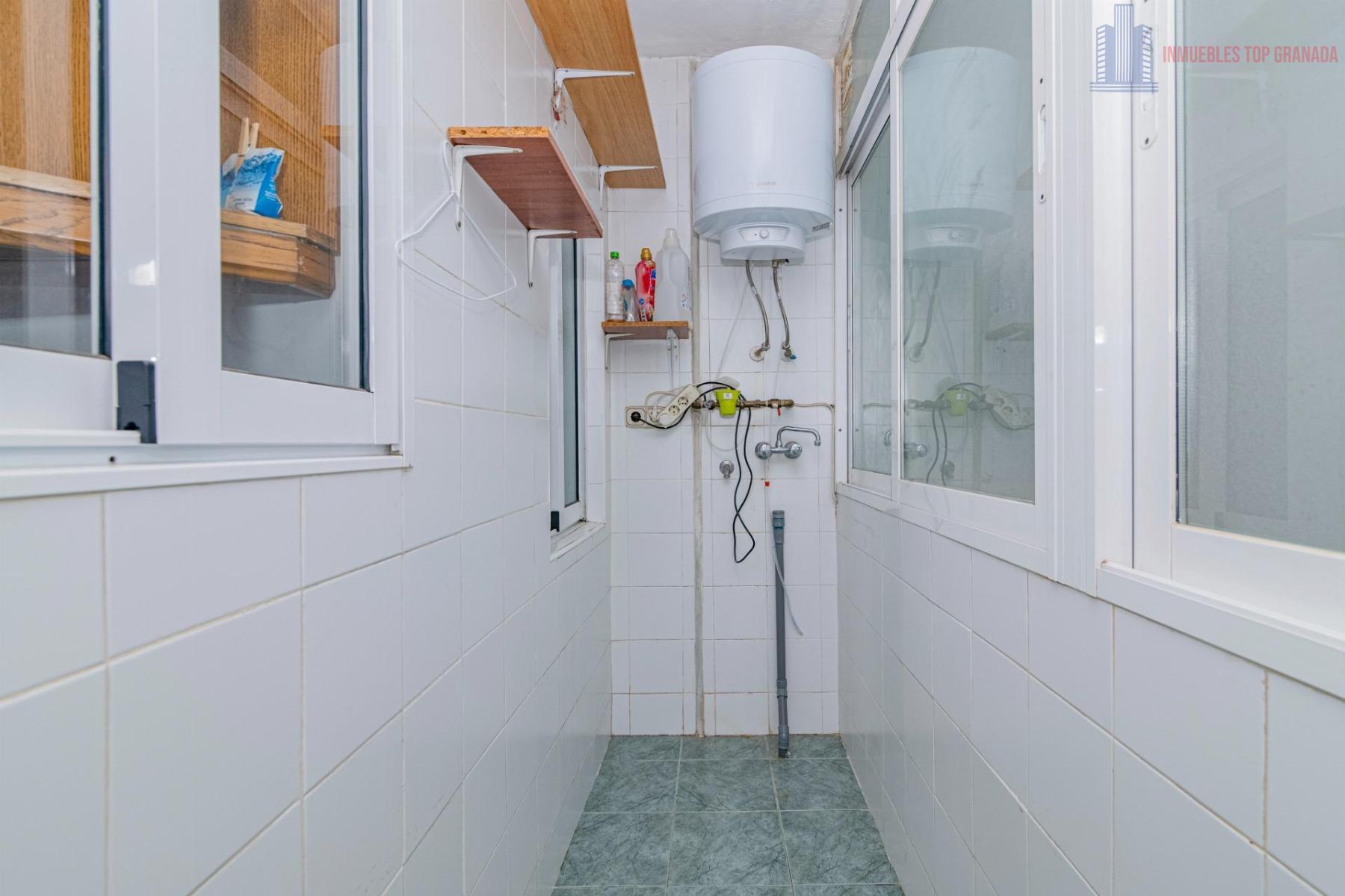 For sale of flat in Granada