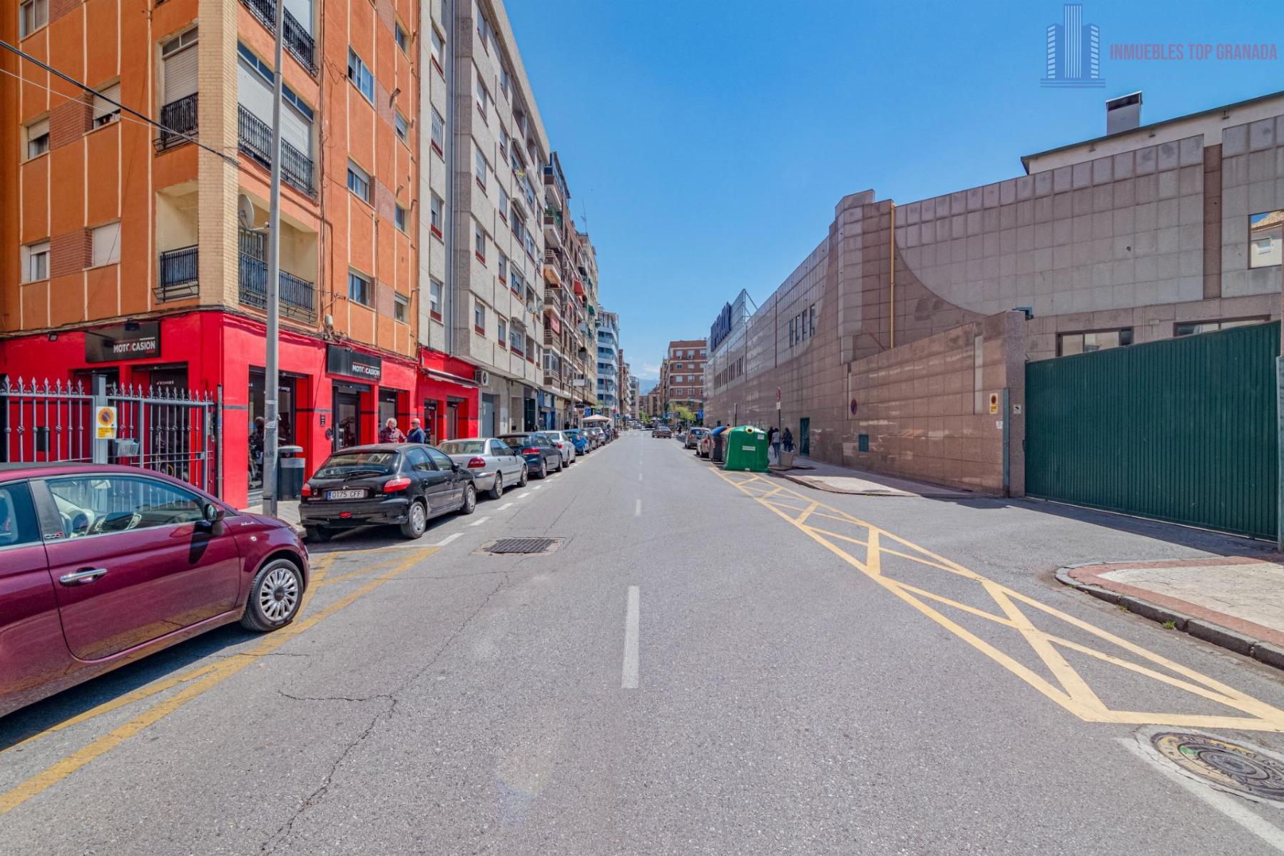 For sale of flat in Granada