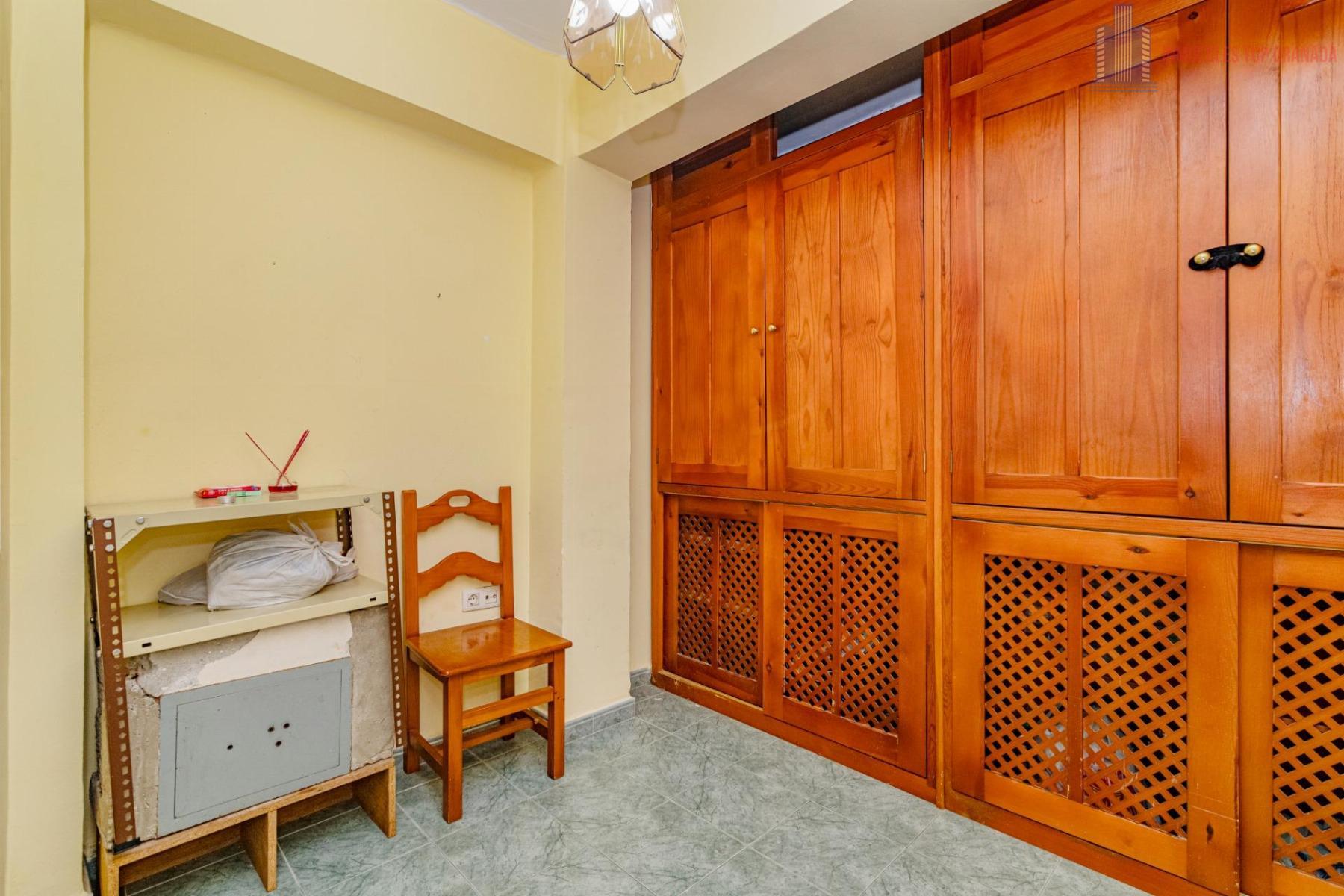 For sale of flat in Granada