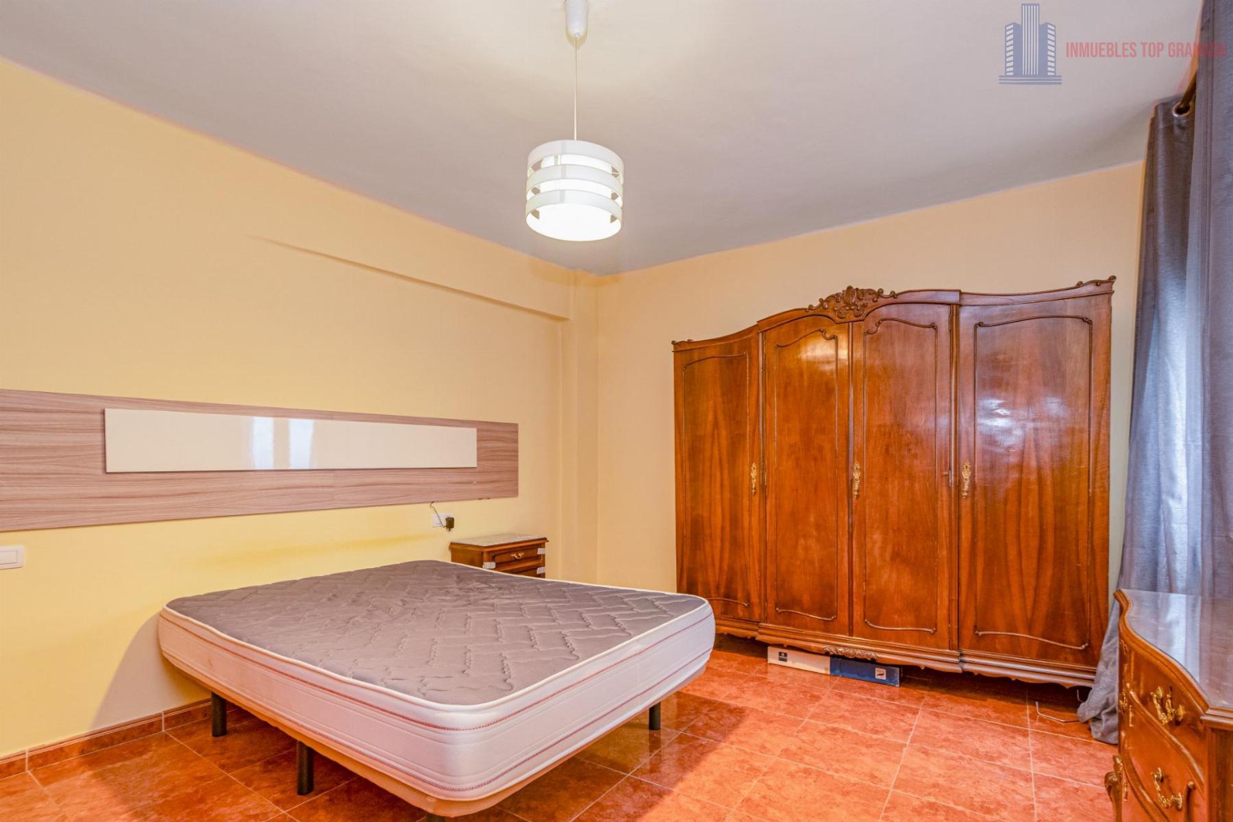 For sale of flat in Granada