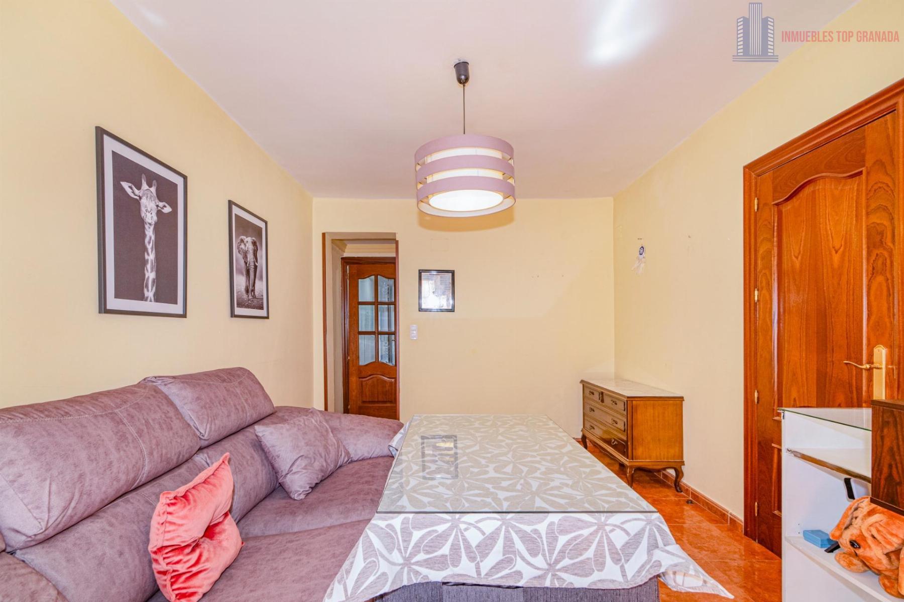 For sale of flat in Granada