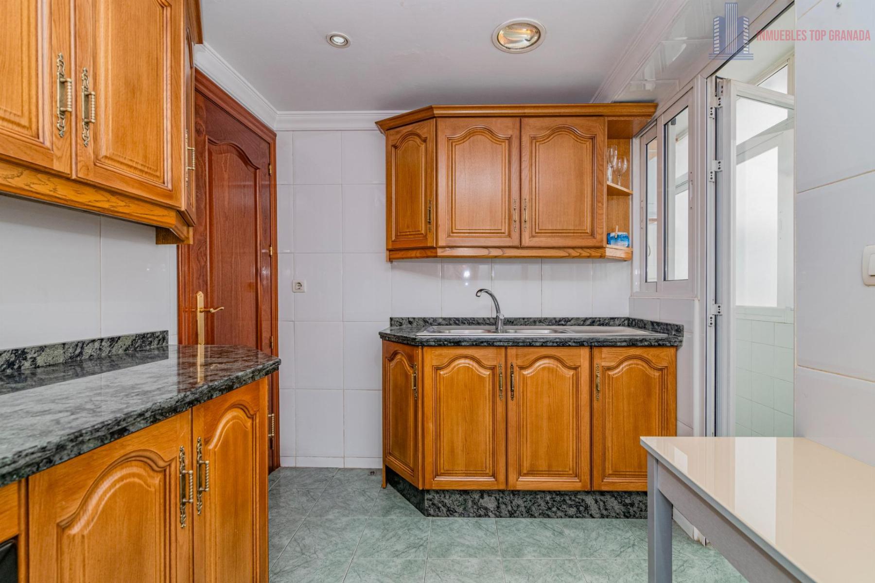 For sale of flat in Granada