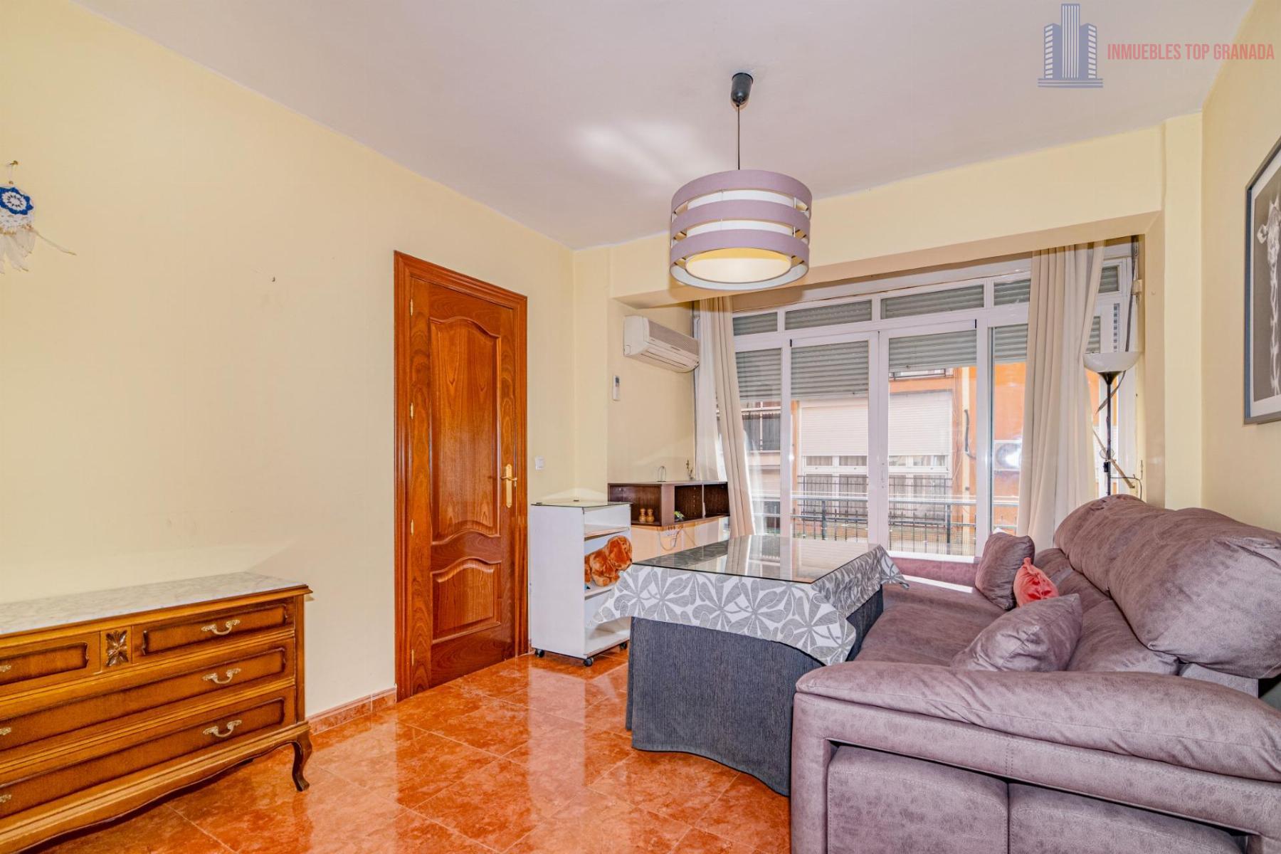 For sale of flat in Granada