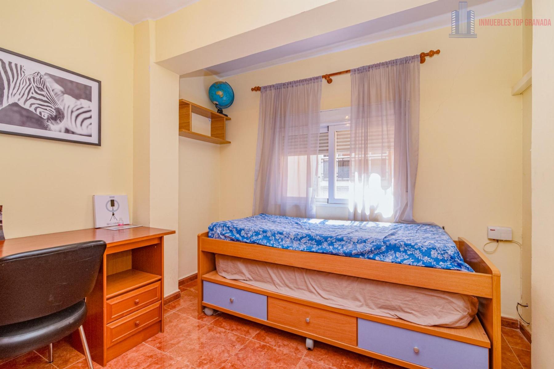 For sale of flat in Granada