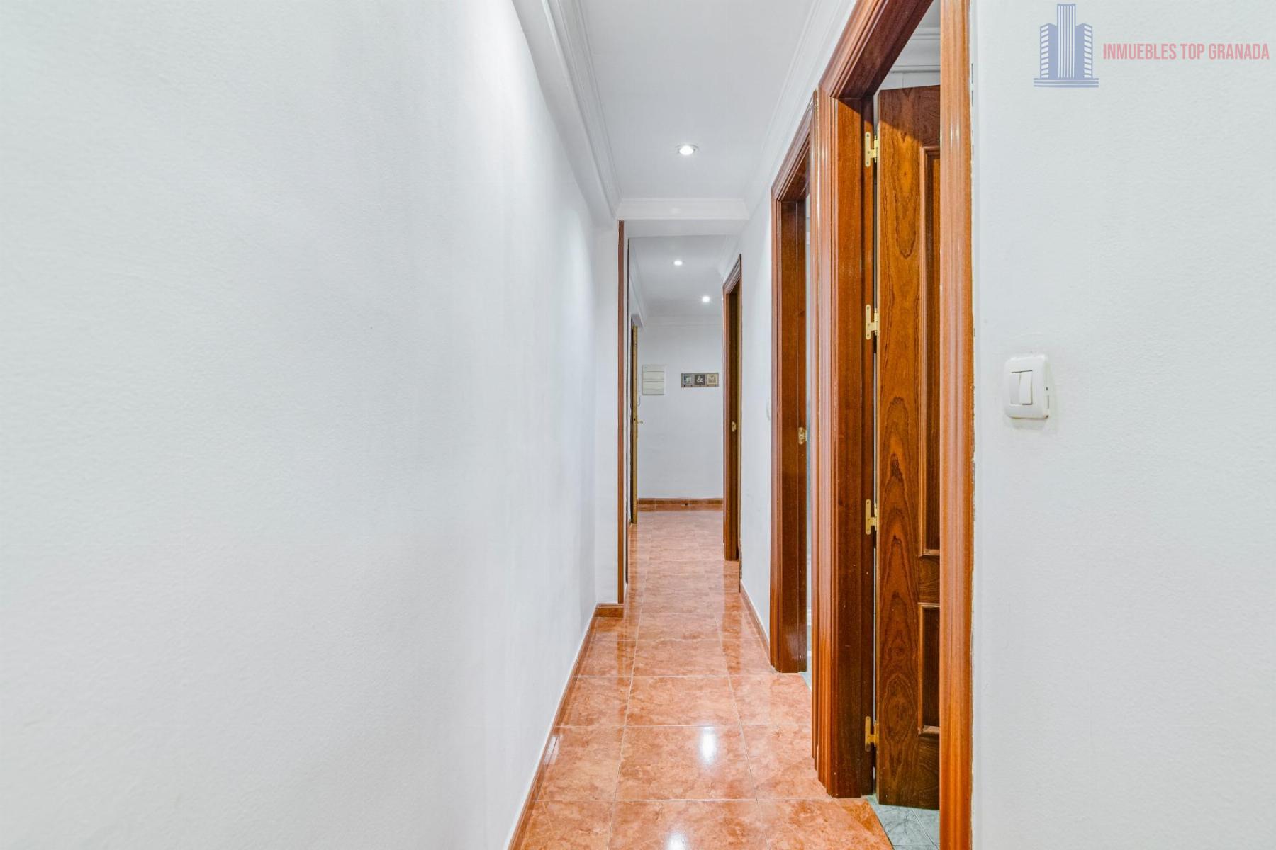 For sale of flat in Granada
