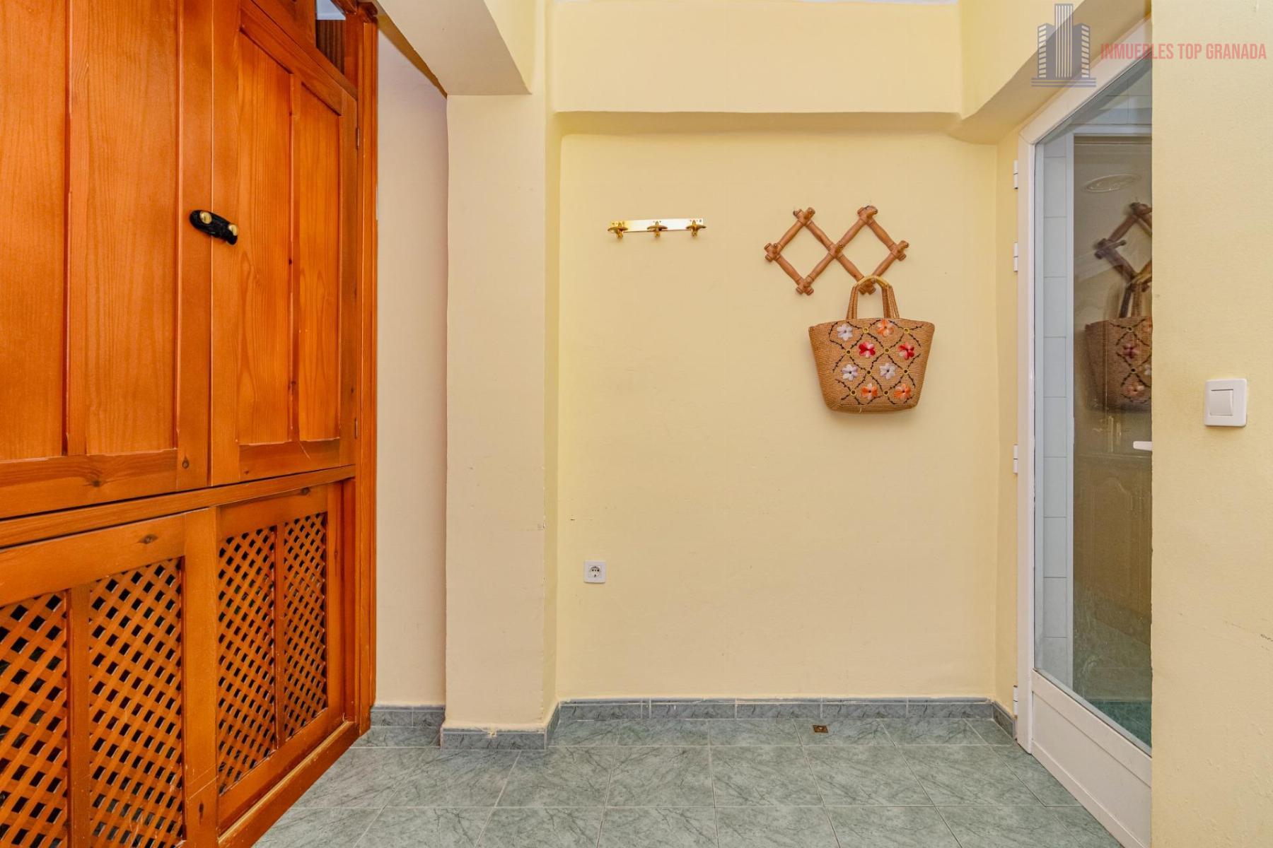 For sale of flat in Granada