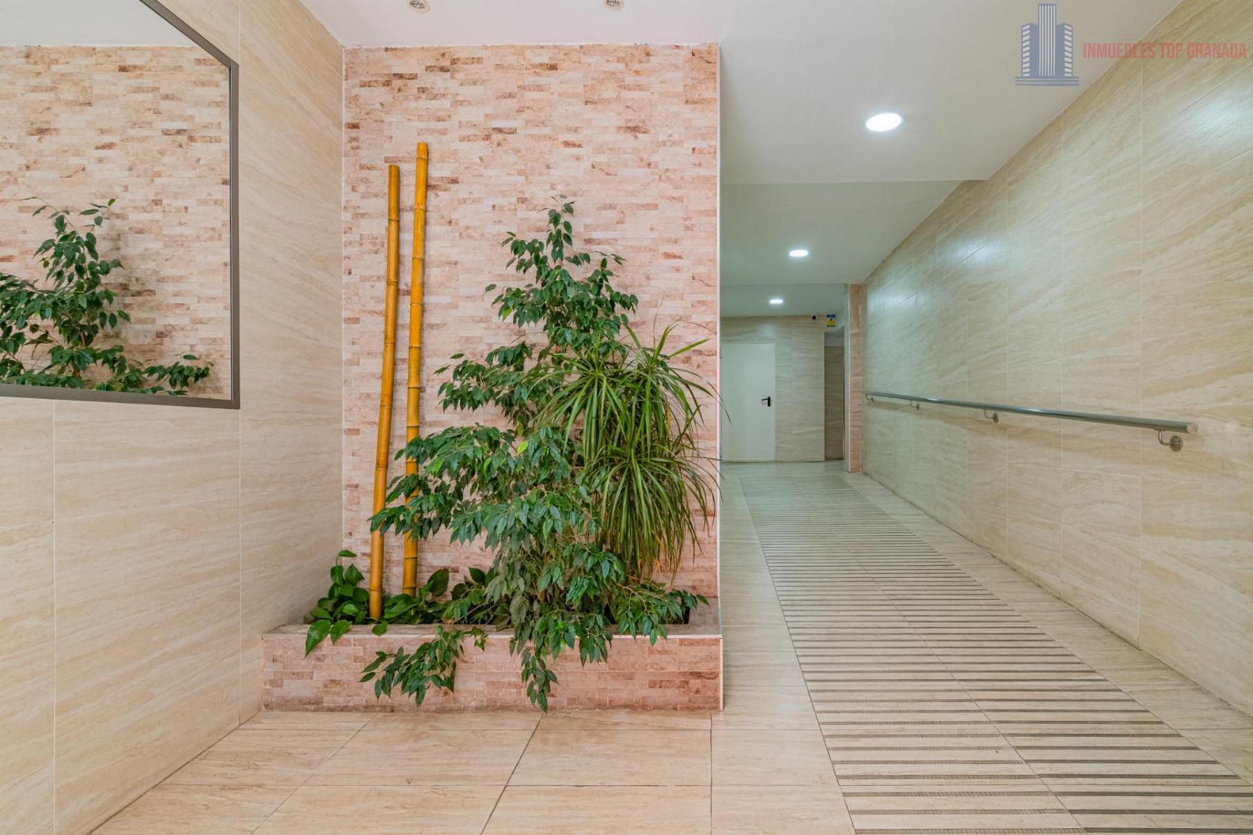 For sale of flat in Granada