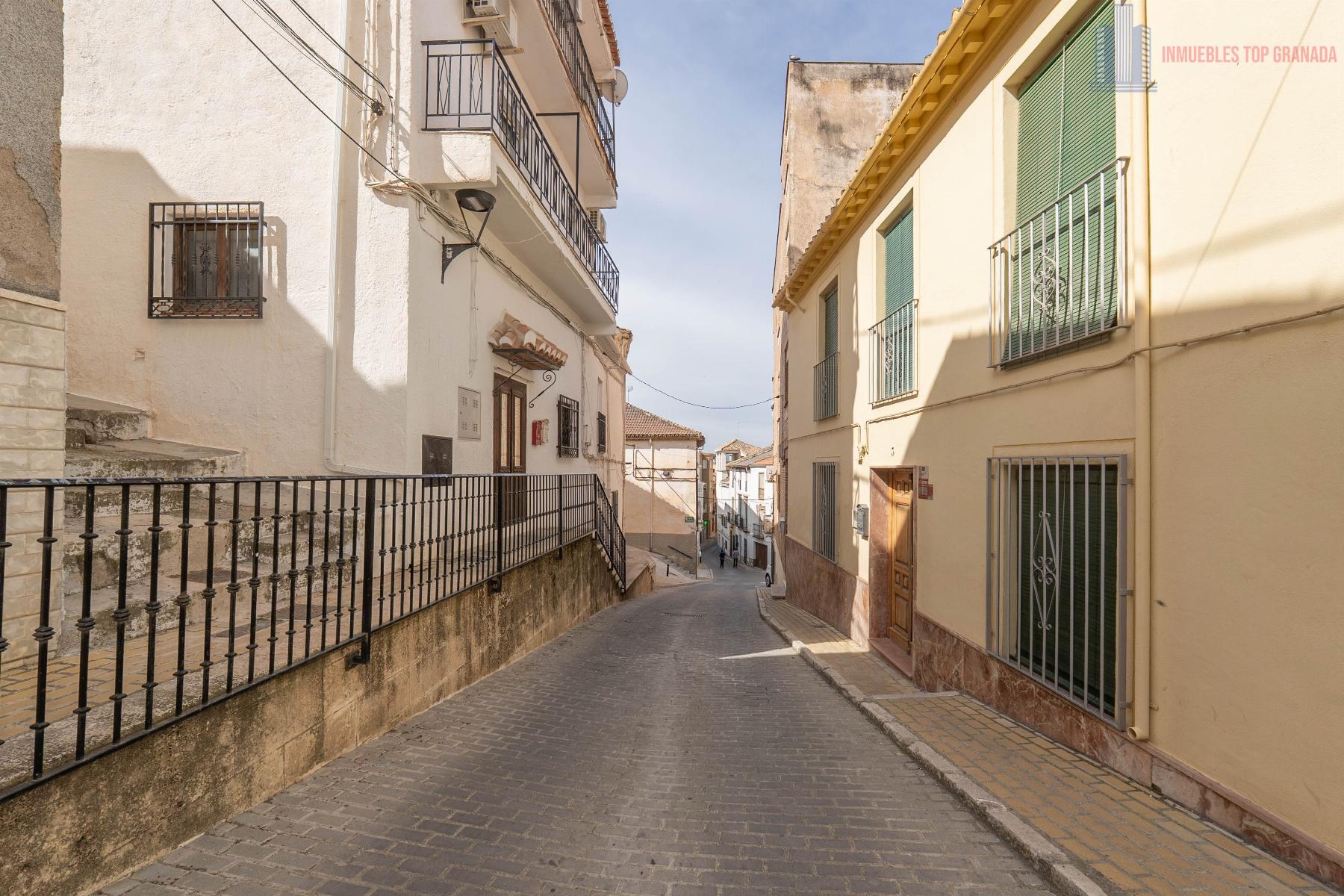 For sale of house in Illora