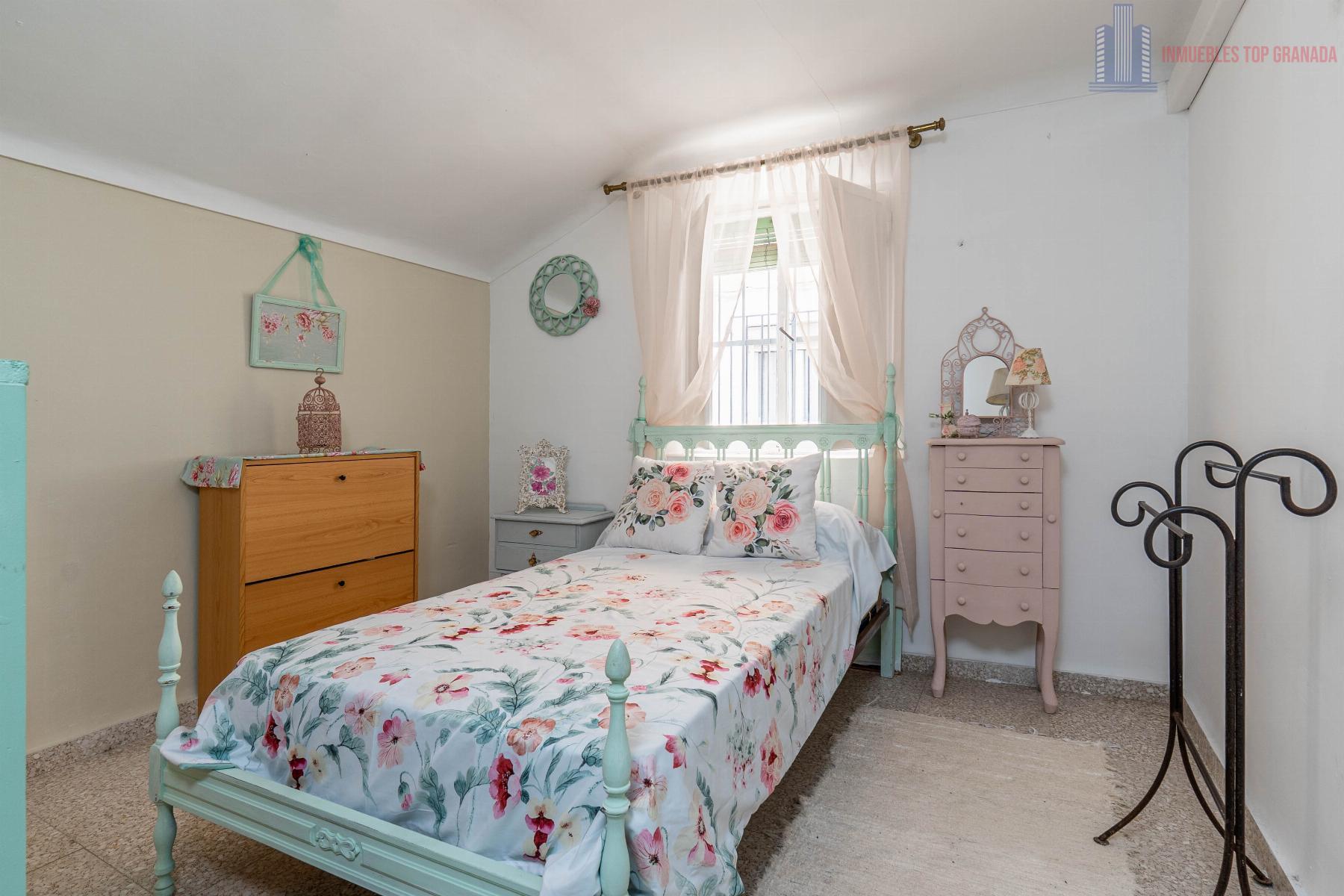For sale of house in Illora
