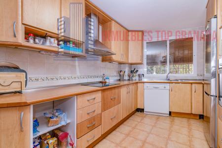 For sale of chalet in Huétor Vega