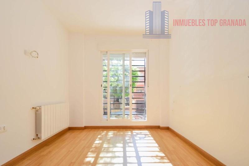 For sale of flat in Churriana de la Vega