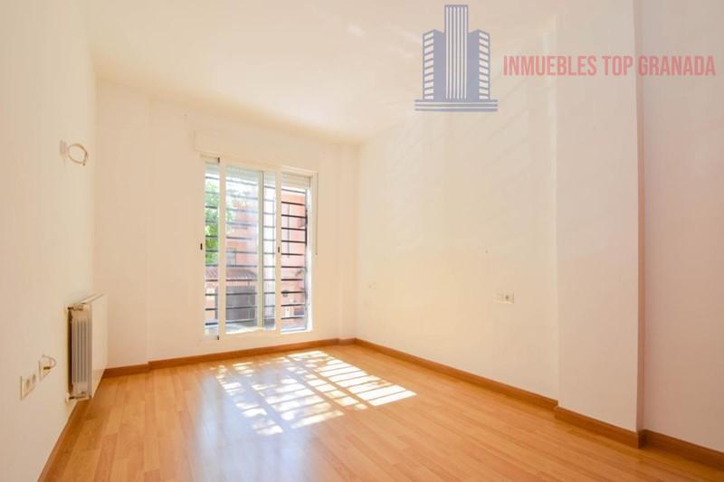 For sale of flat in Churriana de la Vega