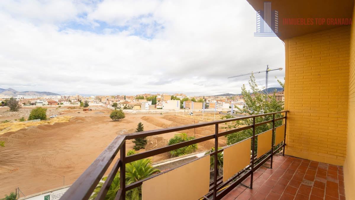 For sale of flat in Granada