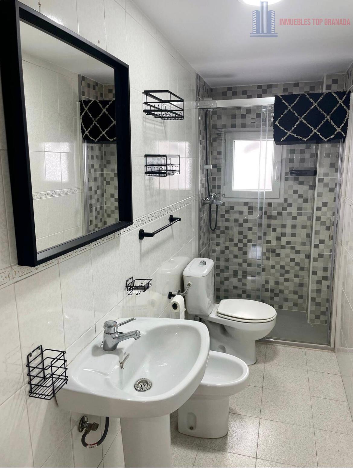 For sale of flat in Granada