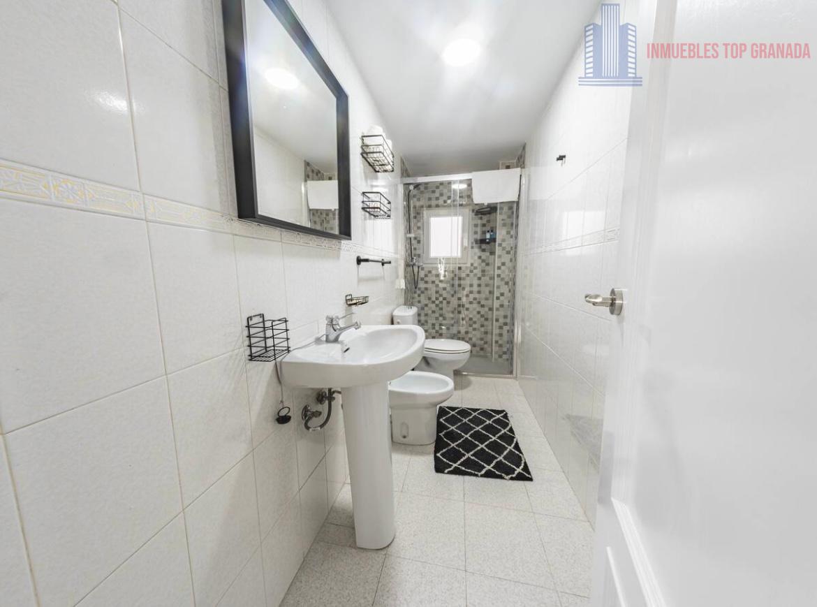 For sale of flat in Granada