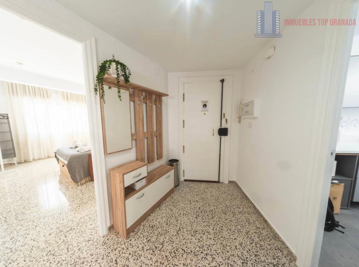 For sale of flat in Granada