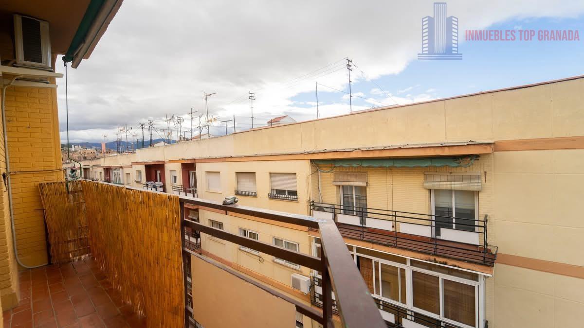 For sale of flat in Granada