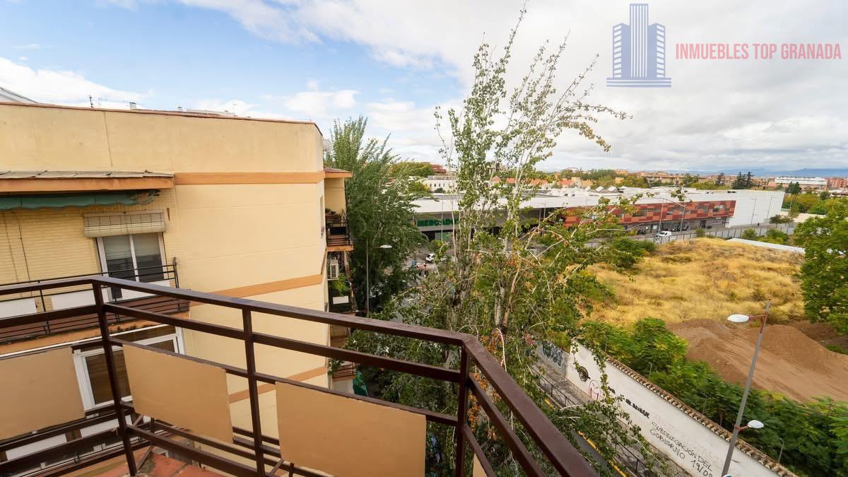 For sale of flat in Granada
