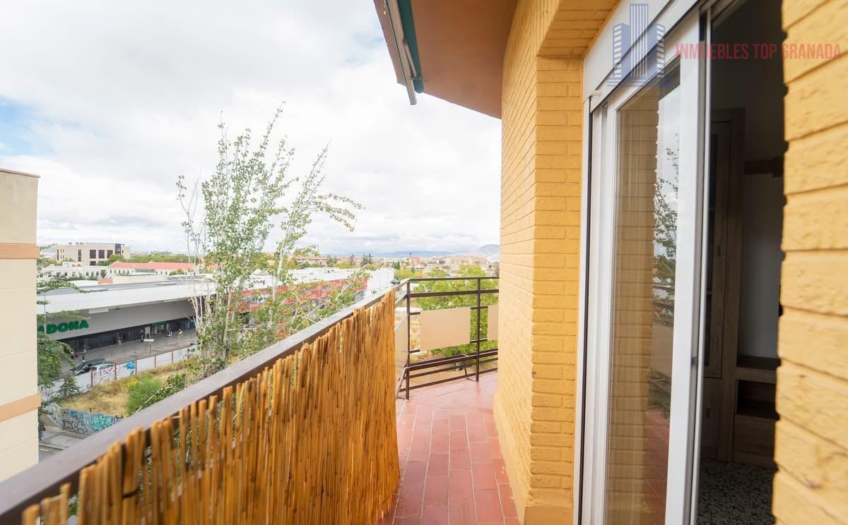 For sale of flat in Granada