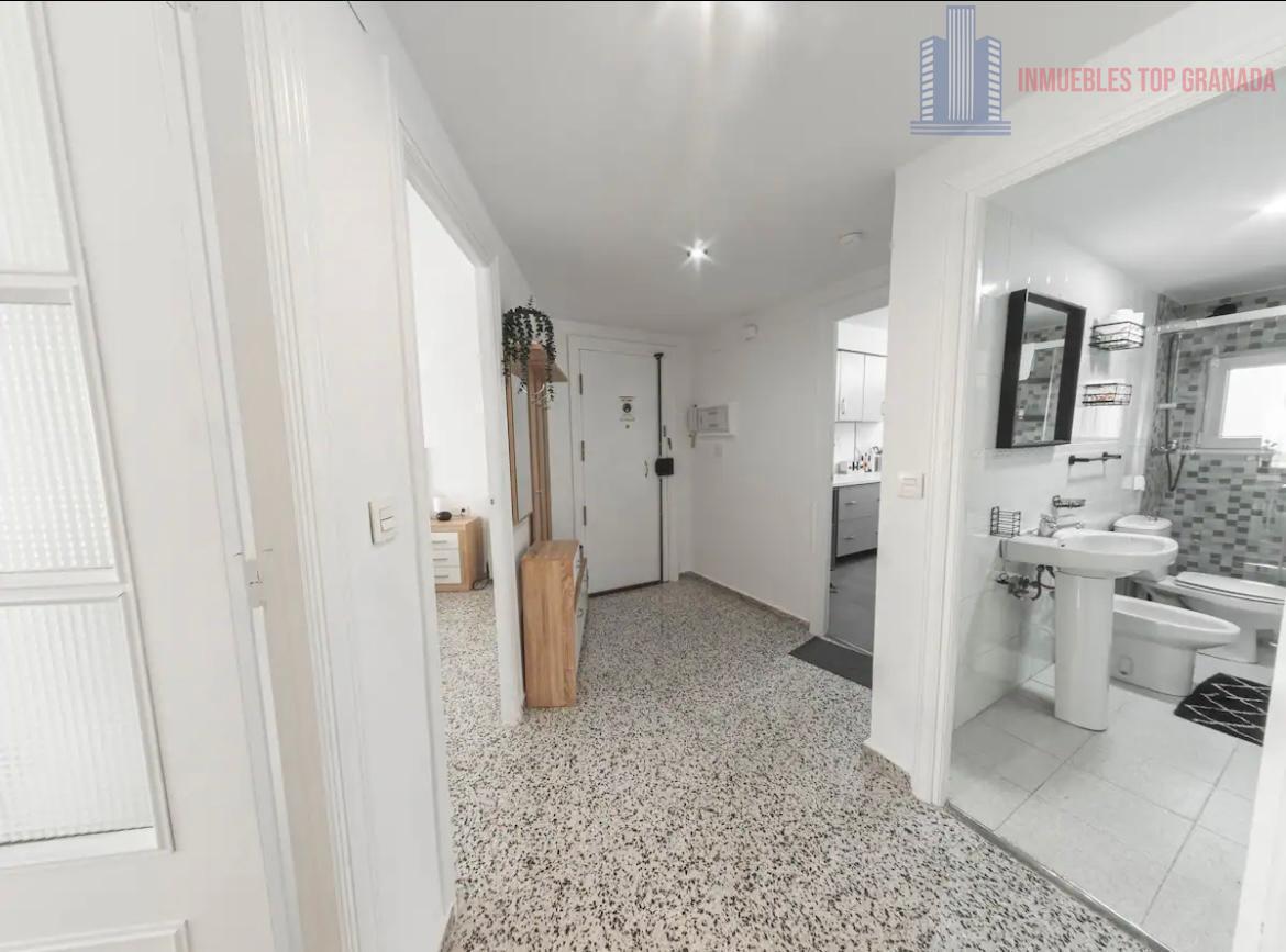 For sale of flat in Granada