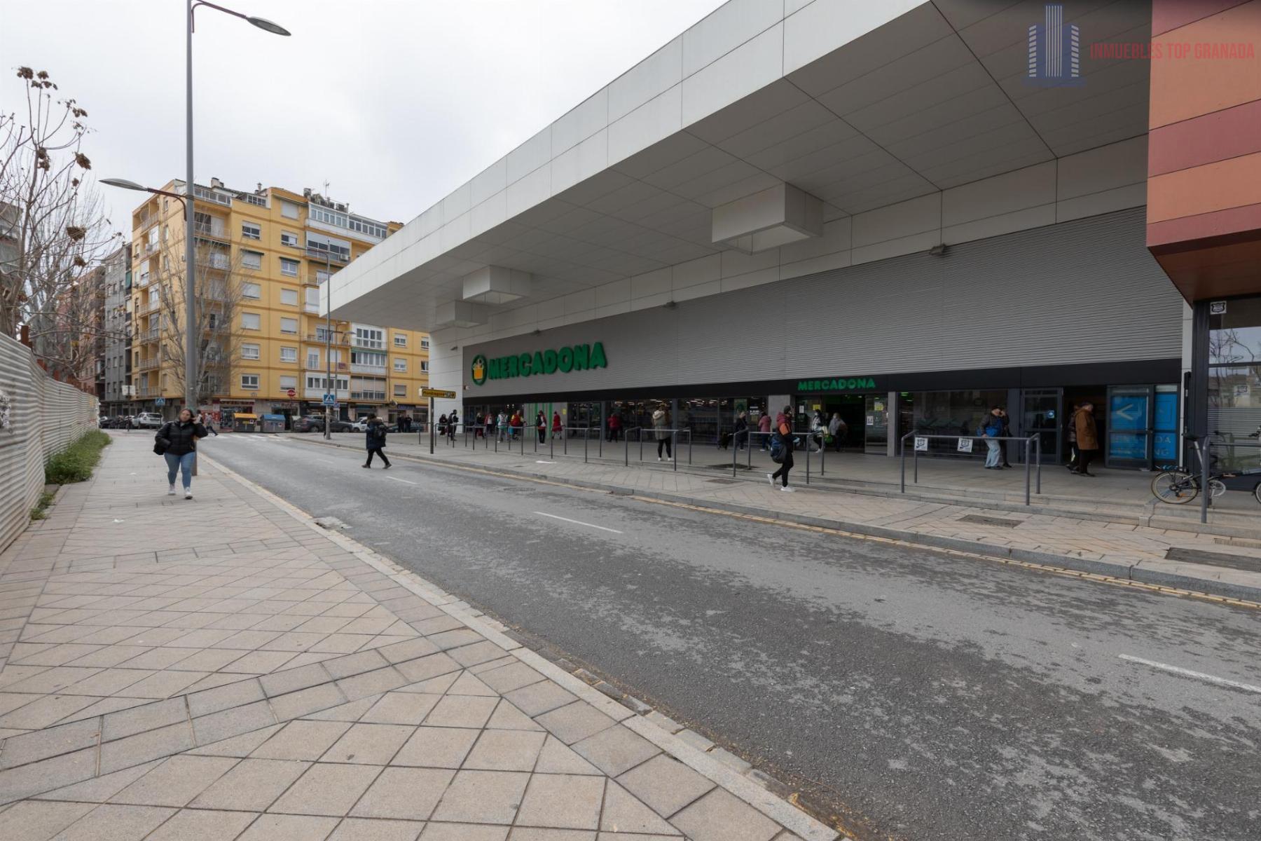 For sale of flat in Granada