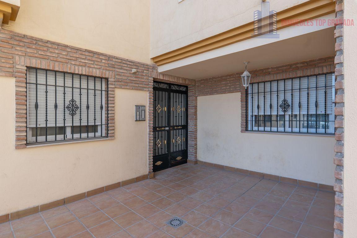 For sale of flat in Churriana de la Vega